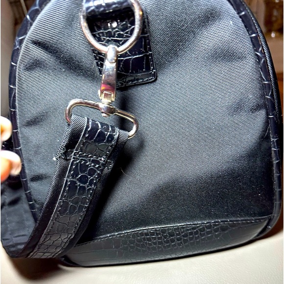 Liz Claiborne Small Duffle/Handbag in EUC. Black w/Silver Tone Hardware. - Picture 9 of 13